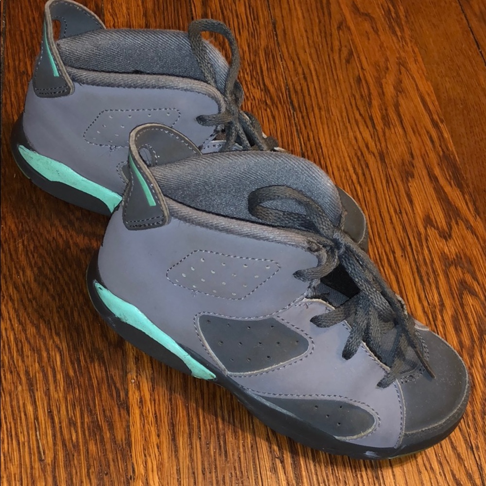 RETRO JORDAN 6s- GREY/MINT GREEN size 10c-USED